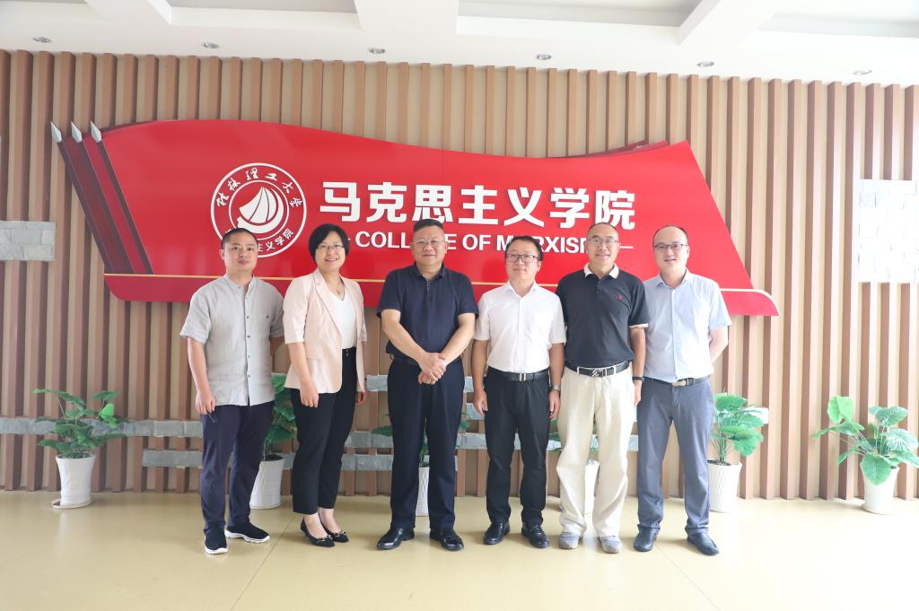 学校党委书记邓军到e8体育官网调研